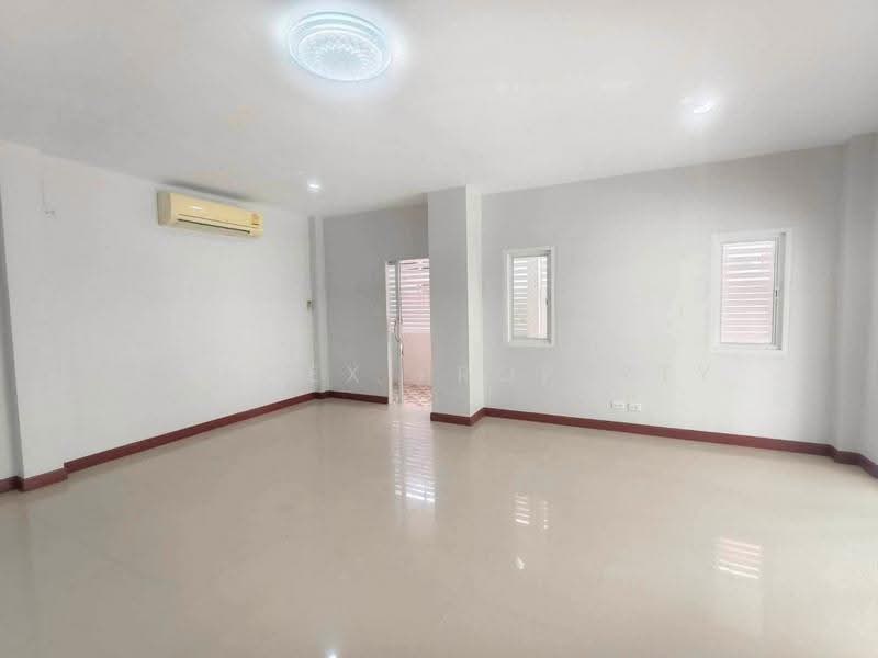 บ้านมณฑล 8 (Baan Monthon 8), กรุงเทพ, Along the Thawi Watthana canal Lak Song, หลักสอง, บางแค, กรุงเทพ, 21 ตร.ม., Townhouse ขาย, โดย Connex Property, 500534300 - DDproperty.com