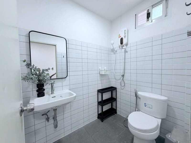 6-Bedroom Detached House for Rent | Ratchada–Huai Khwang (SPSSR385), Bangkok, รัชดา–ห้วยขวาง, Din Daeng, Bangkok, 6 Bedrooms, 280 sqm, Single Detached House For Rent, by Khun Eve, 500534503 - DDproperty.com