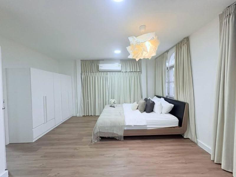 6-Bedroom Detached House for Rent | Ratchada–Huai Khwang (SPSSR385), Bangkok, รัชดา–ห้วยขวาง, Din Daeng, Bangkok, 6 Bedrooms, 280 sqm, Single Detached House For Rent, by Khun Eve, 500534503 - DDproperty.com