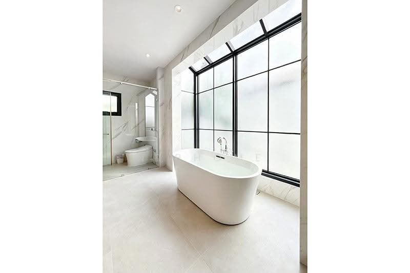 Narasiri Krungthep Kreetha, Bangkok, 69 Soi Pracha Ruamjai, Hua Mak, Bang Kapi, Bangkok, 5 Bedrooms, 687 sqm, Single Detached House For Sale, by NTBHOME, 500534551 - DDproperty.com