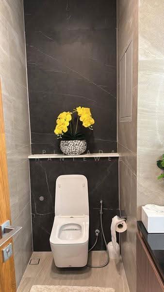The Esse at Singha Complex, Bangkok, 1788 New Petchaburi Rd, Khlongtoei Nua, Watthana, Bangkok, 4 Bedrooms, 300 sqm, Condo For Sale, by Pinyada Hantewee, 500534862 - DDproperty.com