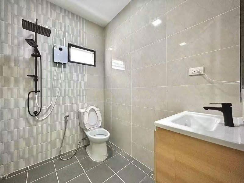 4-BR House, Chon Buri (Pattaya), Nong Pru, Bang Lamung (Pattaya), Chon Buri (Pattaya), 4 Bedrooms, 220 sqm, Single Detached House For Rent, by Sirisongkran Kasemkun, 500535088 - DDproperty.com