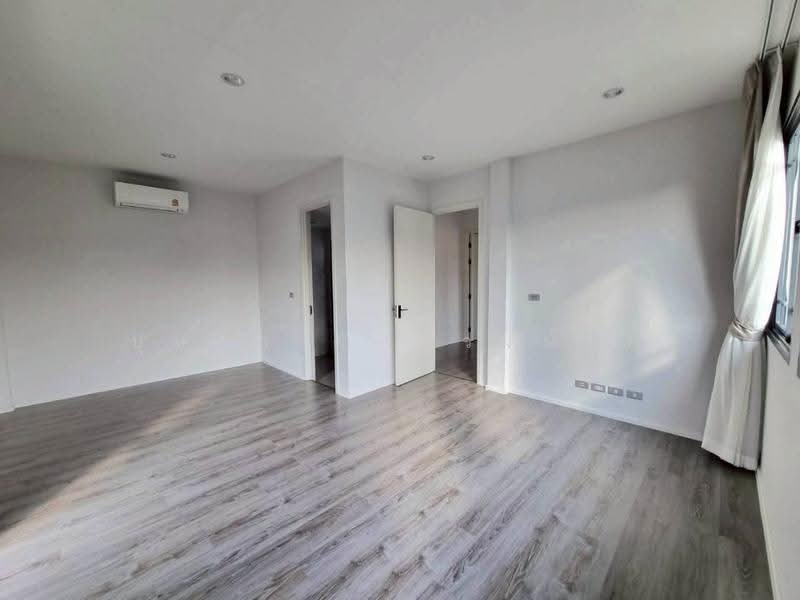 The Sonne Srinakarin-Bangna, Bangkok, Soi Chumchon Mahat Thai 3, Bangna-Trad Road, Dok Mai, Prawet, Bangkok, 4 Bedrooms, 245 sqm, Single Detached House For Sale, by บุษบา รัตนวงษ์ชัย, 500535101 - DDproperty.com