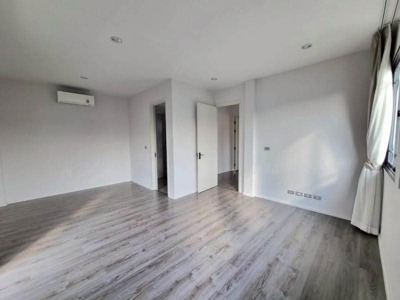 The Sonne Srinakarin-Bangna, Bangkok, Soi Chumchon Mahat Thai 3, Bangna-Trad Road, Dok Mai, Prawet, Bangkok, 4 Bedrooms, 245 sqm, Single Detached House For Sale, by บุษบา รัตนวงษ์ชัย, 500535101 - DDproperty.com