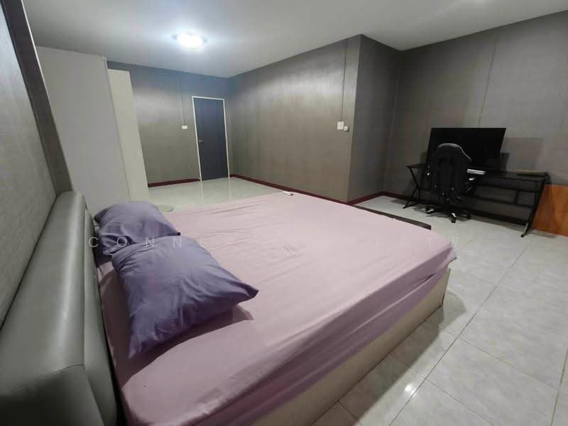 Home office in the Sutthisan area, 450 meters from Sutthisan MRT, Bangkok, -, Samsen Nok, Huai Khwang, Bangkok, 4 Bedrooms, 320 sqm, Single Detached House For Rent, by Connex Property, 500535106 - DDproperty.com
