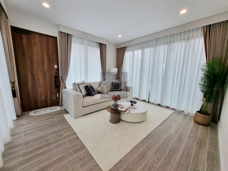 Burasiri Krungthep Kreetha, Bangkok, 95 Soi Pracha Ruam Chai, Hua Mak, Bang Kapi, Bangkok, 4 Bedrooms, 300 sqm, Single Detached House For Rent, by Jutarat Jitmun, 500535285 - DDproperty.com