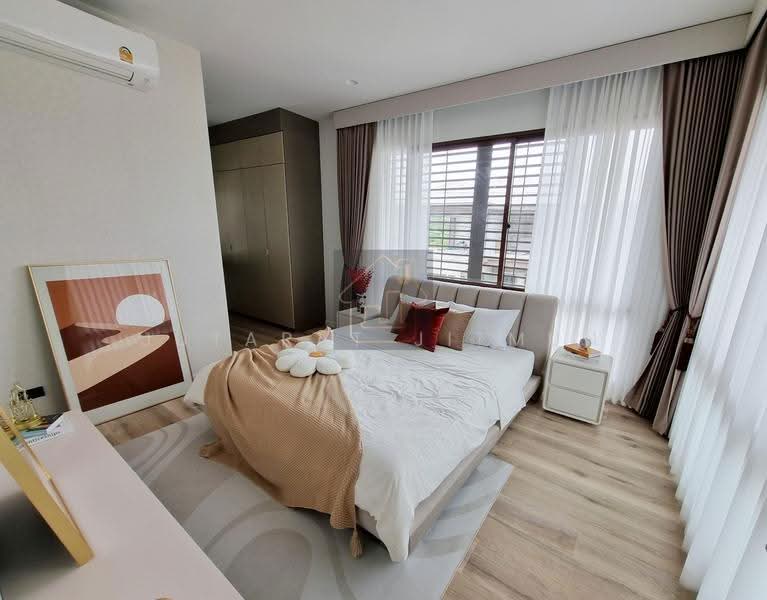 Burasiri Krungthep Kreetha, Bangkok, 95 Soi Pracha Ruam Chai, Hua Mak, Bang Kapi, Bangkok, 4 Bedrooms, 300 sqm, Single Detached House For Rent, by Jutarat Jitmun, 500535285 - DDproperty.com