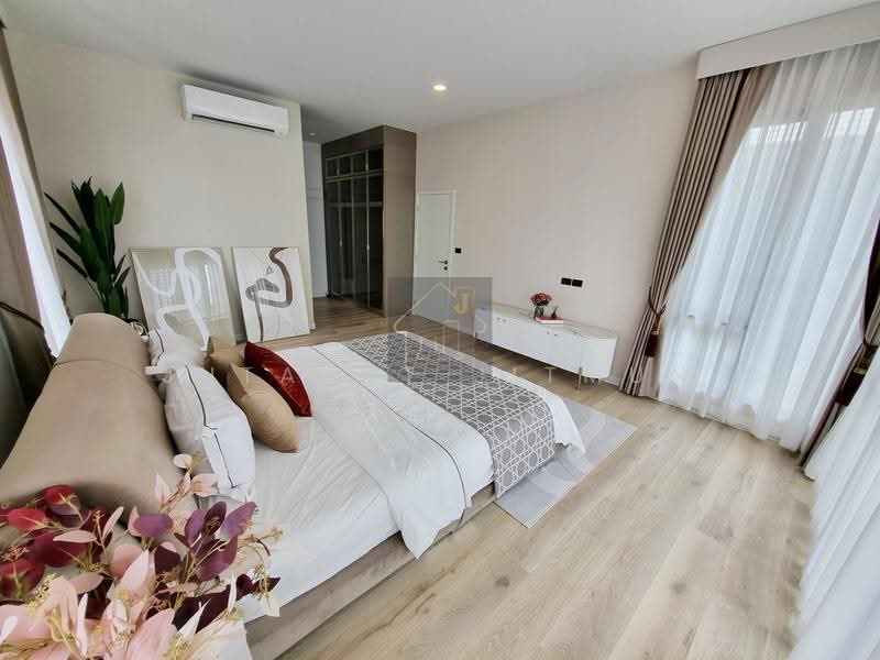 Burasiri Krungthep Kreetha, Bangkok, 95 Soi Pracha Ruam Chai, Hua Mak, Bang Kapi, Bangkok, 4 Bedrooms, 300 sqm, Single Detached House For Rent, by Jutarat Jitmun, 500535285 - DDproperty.com