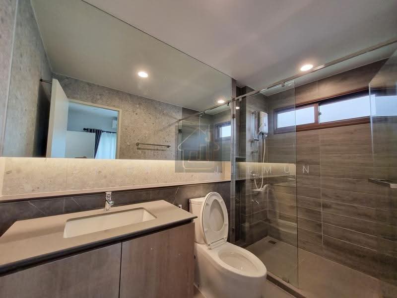Burasiri Krungthep Kreetha, Bangkok, 95 Soi Pracha Ruam Chai, Hua Mak, Bang Kapi, Bangkok, 4 Bedrooms, 300 sqm, Single Detached House For Rent, by Jutarat Jitmun, 500535285 - DDproperty.com