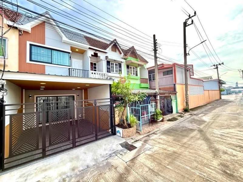 บ้านทาวน์เฮาส์รีโนเวทใหม่ทั้งหลัง พร้อมเข้าอยู่ ซอยสวนผัก 19 ตลิ่งชัน, กรุงเทพ, , ตลิ่งชัน, กรุงเทพ, 100 ตร.ม., ทาวน์เฮ้าส์ ขาย, โดย Connex Property, 500535529 - DDproperty.com