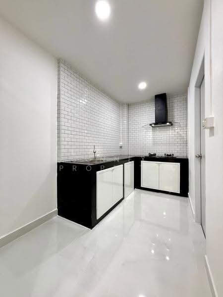 บ้านทาวน์เฮาส์รีโนเวทใหม่ทั้งหลัง พร้อมเข้าอยู่ ซอยสวนผัก 19 ตลิ่งชัน, กรุงเทพ, , ตลิ่งชัน, กรุงเทพ, 100 ตร.ม., ทาวน์เฮ้าส์ ขาย, โดย Connex Property, 500535529 - DDproperty.com