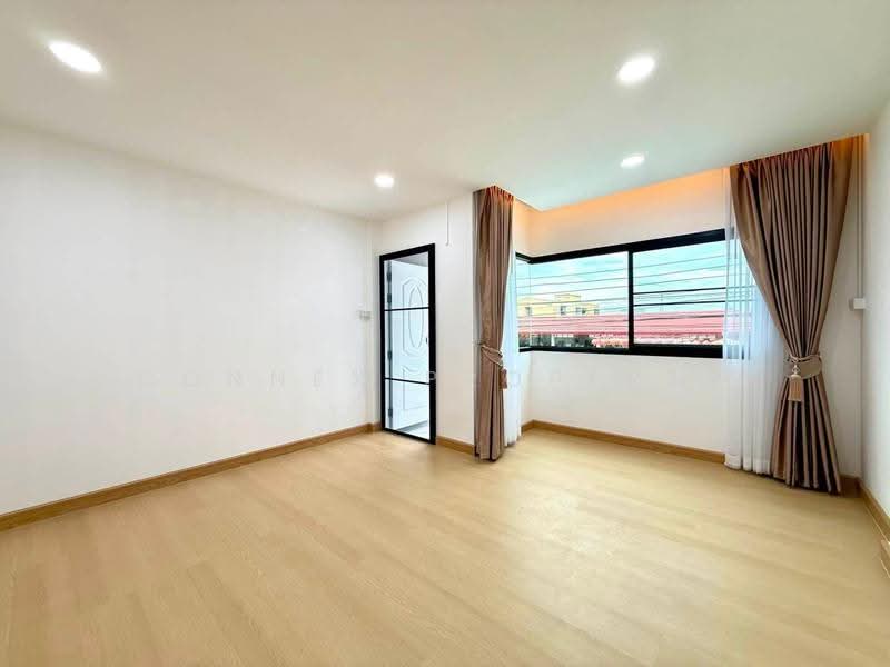บ้านทาวน์เฮาส์รีโนเวทใหม่ทั้งหลัง พร้อมเข้าอยู่ ซอยสวนผัก 19 ตลิ่งชัน, กรุงเทพ, , ตลิ่งชัน, กรุงเทพ, 100 ตร.ม., ทาวน์เฮ้าส์ ขาย, โดย Connex Property, 500535529 - DDproperty.com