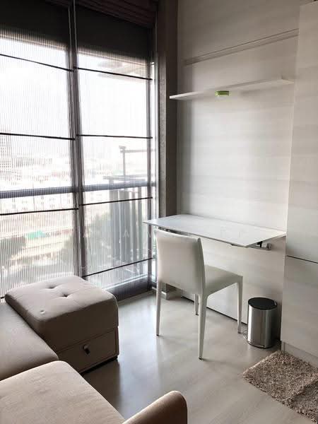 Life Ratchadapisek, Bangkok, 279 Ratchadapisaek Road, Huai Khwang, Bangkok, 1 Bedroom, 46 sqm, Condo For Rent, by Tanawat PP, 500536529 - DDproperty.com