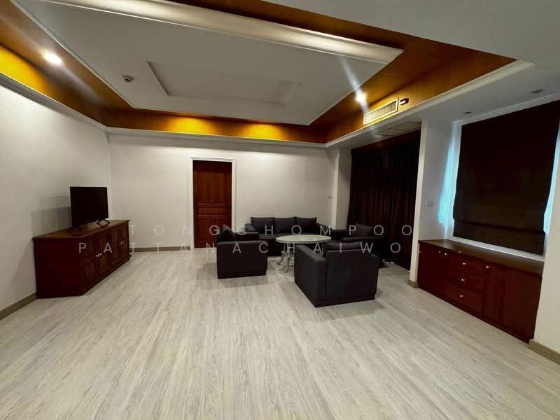 Chaidee Mansion, Bangkok, 75-7 Soi Sukhumvit 11, Khlongtoei Nua, Watthana, Bangkok, 3 Bedrooms, 300 sqm, Apartment For Rent, by Tongchompoo Pattanachaiwongkoon, 500536730 - DDproperty.com