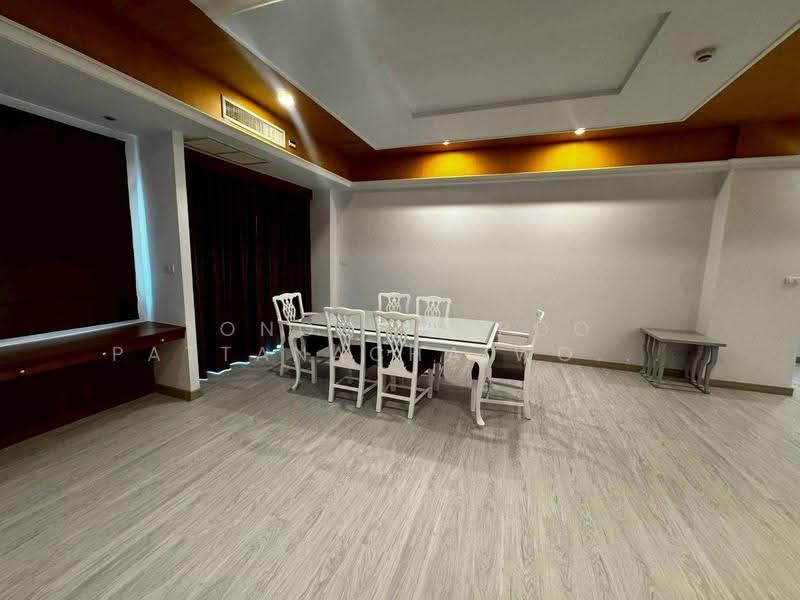 Chaidee Mansion, Bangkok, 75-7 Soi Sukhumvit 11, Khlongtoei Nua, Watthana, Bangkok, 3 Bedrooms, 300 sqm, Apartment For Rent, by Tongchompoo Pattanachaiwongkoon, 500536730 - DDproperty.com