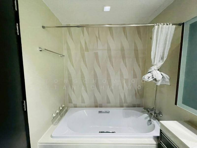 Sky Walk Residences, Bangkok, 1599 Sukhumvit Road, Phra Kanong Nua, Watthana, Bangkok, 1 Bedroom, 54 sqm, Condo For Rent, by Tongchompoo Pattanachaiwongkoon, 500536924 - DDproperty.com