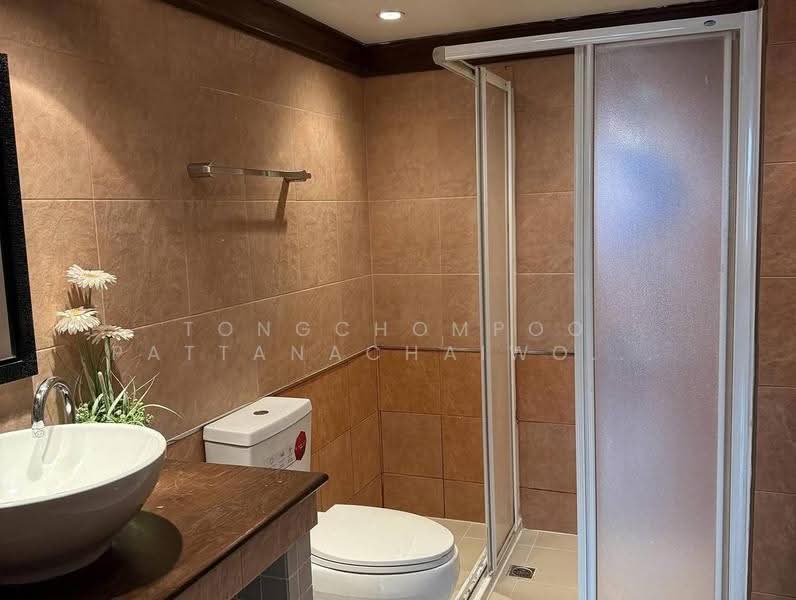Baan Suanpetch, Bangkok, 18 Soi Sukhumvit 39, Khlong Tan Nua, Watthana, Bangkok, 2 Bedrooms, 135 sqm, Condo For Rent, by Tongchompoo Pattanachaiwongkoon, 500536958 - DDproperty.com