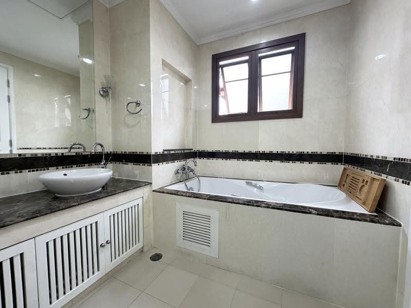 Narasiri Pattanakarn-Srinakarin, Bangkok, 878 Soi Srinakarin 20, Khlong Chan, Bang Kapi, Bangkok, 4 Bedrooms, 375 sqm, Single Detached House For Rent, by คุณรวีวรรณ อู่เงิน, 500537157 - DDproperty.com