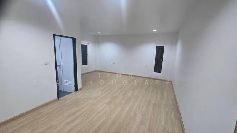 Warehouse with office for rent or sale in Lat Lum Kaeo – newly built, conveniently accessible, Pathum Thani, Lat Lum Kaeo, Pathum Thani, , 500 sqm, Warehouse/Factory For Rent, by Tida phanthonglarptawee, 500537301 - DDproperty.com