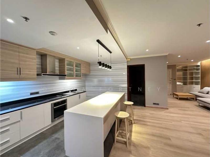 Baan Suanpetch, Bangkok, 18 Soi Sukhumvit 39, Khlong Tan Nua, Watthana, Bangkok, 2 Bedrooms, 135 sqm, Condo For Rent, by Oraya Fortney, 500537328 - DDproperty.com