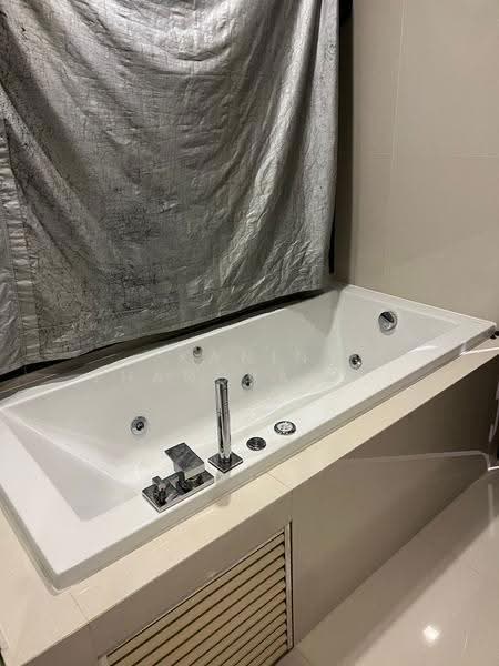 Rhythm Sukhumvit 44/1, Bangkok, Sukhumvit Road, Phra Kanong, Khlong Toei, Bangkok, 2 Bedrooms, 68 sqm, Condo For Rent, by Kanin Thangpanyawa, 500537534 - DDproperty.com