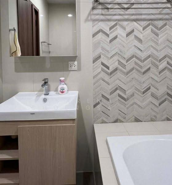 Oka Haus Sukhumvit 36, Bangkok, 3399 Rama 4 Road, Khong Tan, Khlong Toei, Bangkok, 1 Bedroom, 35 sqm, Condo For Sale, by Sarena Choengsamor, 500537680 - DDproperty.com