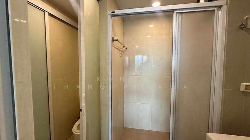 Life Ratchadapisek, Bangkok, 279 Ratchadapisaek Road, Huai Khwang, Bangkok, 2 Bedrooms, 46 sqm, Condo For Rent, by Kanin Thangpanyawa, 500537738 - DDproperty.com
