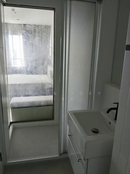 Life Ratchadapisek, Bangkok, 279 Ratchadapisaek Road, Huai Khwang, Bangkok, 2 Bedrooms, 65 sqm, Condo For Rent, by Khun Toey เตย, 500537862 - DDproperty.com