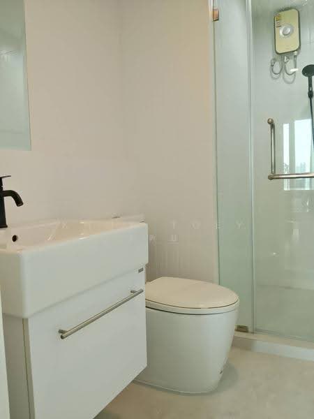 Life Ratchadapisek, Bangkok, 279 Ratchadapisaek Road, Huai Khwang, Bangkok, 2 Bedrooms, 65 sqm, Condo For Rent, by Khun Toey เตย, 500537862 - DDproperty.com