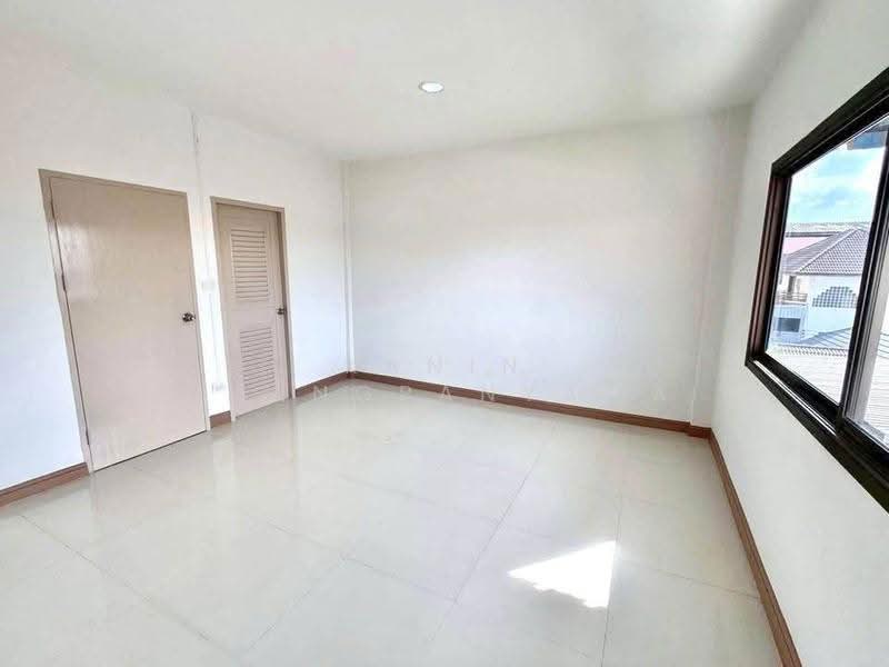 4-BR Townhouse, Bangkok, Khlong Chan, Bang Kapi, Bangkok, 4 Bedrooms, 180 sqm, Townhouse For Sale, by Kanin Thangpanyawa, 500538031 - DDproperty.com