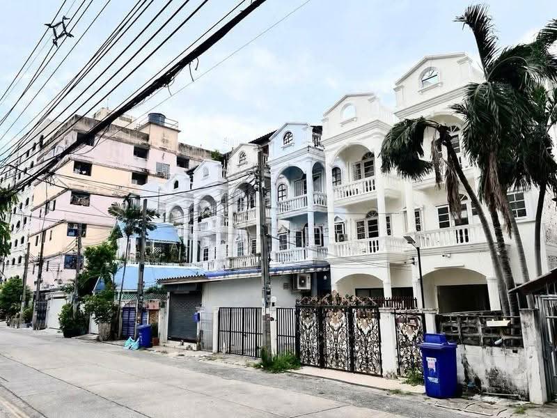 4-BR Townhouse, Bangkok, Khlong Chan, Bang Kapi, Bangkok, 4 Bedrooms, 180 sqm, Townhouse For Sale, by Kanin Thangpanyawa, 500538031 - DDproperty.com