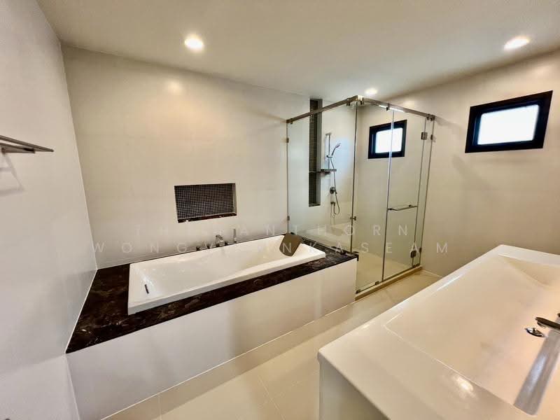 Setthasiri Krungthep Kreetha, Bangkok, Krungthep Kreetha Road, Hua Mak, Bang Kapi, Bangkok, 4 Bedrooms, 260 sqm, Single Detached House For Rent, by Thananthorn Wongvarnkaseam, 500538122 - DDproperty.com
