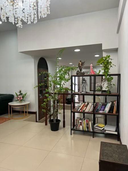 Townhouse Sukhumvit 15, Bangkok, Sukhumvit 15, Khlongtoei Nua, Watthana, Bangkok, 5 Bedrooms, 300 sqm, Townhouse For Rent, by ทศวัฏฏ์ วิเศษสัมมาพันธ์, 500538205 - DDproperty.com
