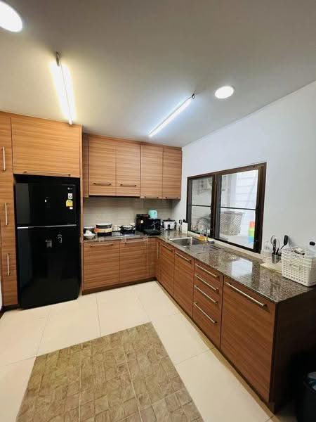 Townhouse Sukhumvit 15, Bangkok, Sukhumvit 15, Khlongtoei Nua, Watthana, Bangkok, 5 Bedrooms, 300 sqm, Townhouse For Rent, by ทศวัฏฏ์ วิเศษสัมมาพันธ์, 500538205 - DDproperty.com