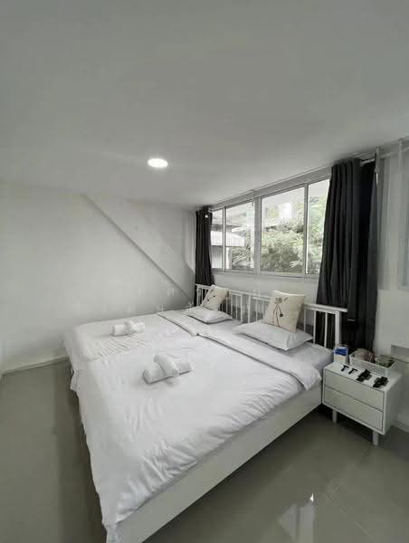 Townhouse Sukhumvit 15, Bangkok, Sukhumvit 15, Khlongtoei Nua, Watthana, Bangkok, 5 Bedrooms, 300 sqm, Townhouse For Rent, by ทศวัฏฏ์ วิเศษสัมมาพันธ์, 500538205 - DDproperty.com