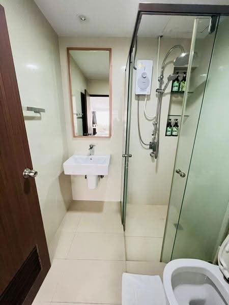 Townhouse Sukhumvit 15, Bangkok, Sukhumvit 15, Khlongtoei Nua, Watthana, Bangkok, 5 Bedrooms, 300 sqm, Townhouse For Rent, by ทศวัฏฏ์ วิเศษสัมมาพันธ์, 500538205 - DDproperty.com