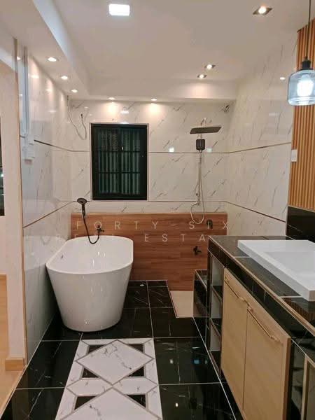 ขาย/เช่า บ้านสุขุมวิท ติดรถไฟฟ้า BTS ( Sukumvit road / soi 68), Bangkok, Bang Na Nuea, Bang Na, Bangkok, 4 Bedrooms, 190 sqm, Townhouse For Rent, by Forty-Six Real Estate Group, 500538286 - DDproperty.com