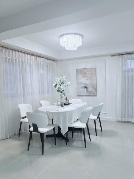 Detached House in Huai Khwang, Bangkok, Huai Khwang, Bangkok, 6 Bedrooms, 250 sqm, Single Detached House For Rent, by The Luxe Group, 500538331 - DDproperty.com