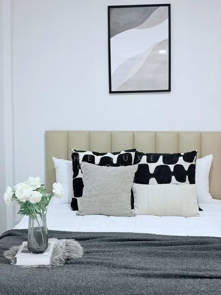 Detached House in Huai Khwang, Bangkok, Huai Khwang, Bangkok, 6 Bedrooms, 250 sqm, Single Detached House For Rent, by The Luxe Group, 500538331 - DDproperty.com