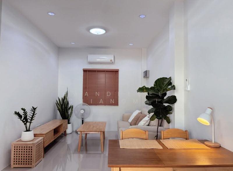 Townhome for rent near 89 Plaza, Chiang Mai Rental Price: 15,000 THB / month Property ID: No.15H811, Chiang Mai, Tha Wang Tal, Saraphi, Chiang Mai, 3 Bedrooms, 110 sqm, Townhouse For Rent, by Baandeedee Chiangmai, 500538597 - DDproperty.com