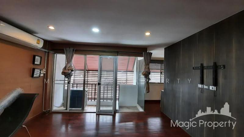 Waratorn Ville, Bangkok, Soi Rerktrilak, Suan Luang, Bangkok, 5 Bedrooms, 300 sqm, Townhouse For Rent, by Magic Property, 500538687 - DDproperty.com