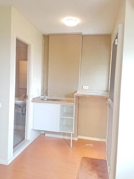 Lumpini Condo Town Romklao-Suvarnabhumi, Bangkok, Rom Klao Road 1, Khlong Sam Prawet, Lat Krabang, Bangkok, 2 Bedrooms, 43 sqm, Condo For Rent, by Khlueanphon Nukulsirisak, 500539218 - DDproperty.com
