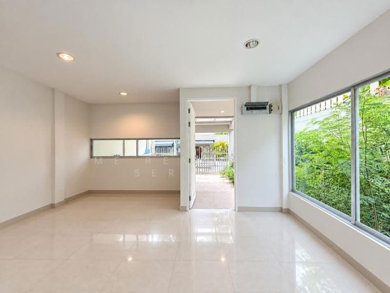 Noble Cube Pattanakarn, Bangkok, Phatthanakan Road, Suan Luang, Bangkok, 3 Bedrooms, 165 sqm, Townhouse For Sale, by HOME Real Estate Service, 500539417 - DDproperty.com