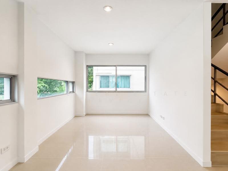 Noble Cube Pattanakarn, Bangkok, Phatthanakan Road, Suan Luang, Bangkok, 3 Bedrooms, 165 sqm, Townhouse For Sale, by HOME Real Estate Service, 500539417 - DDproperty.com