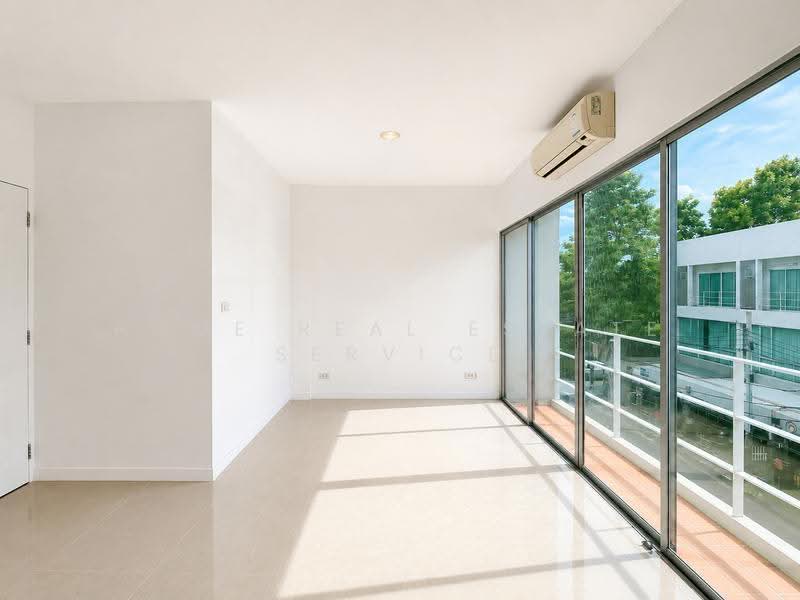 Noble Cube Pattanakarn, Bangkok, Phatthanakan Road, Suan Luang, Bangkok, 3 Bedrooms, 165 sqm, Townhouse For Sale, by HOME Real Estate Service, 500539417 - DDproperty.com