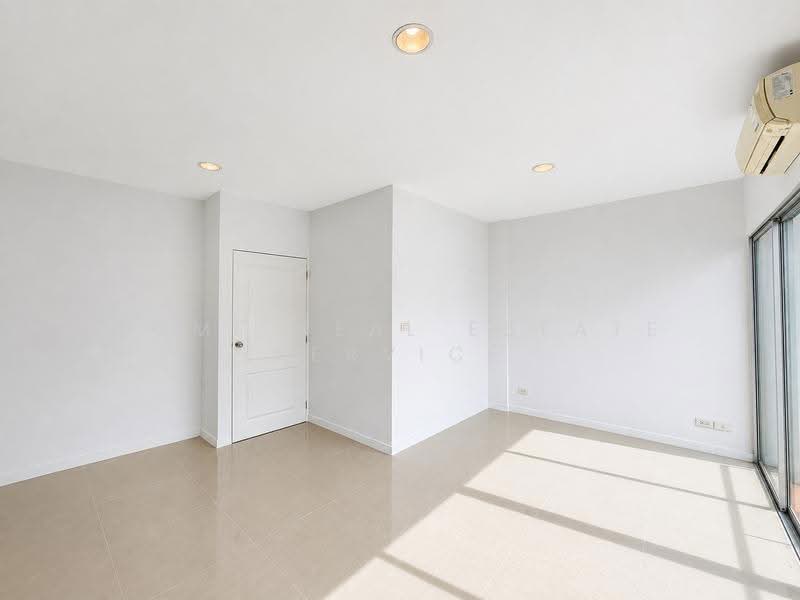 Noble Cube Pattanakarn, Bangkok, Phatthanakan Road, Suan Luang, Bangkok, 3 Bedrooms, 165 sqm, Townhouse For Sale, by HOME Real Estate Service, 500539417 - DDproperty.com