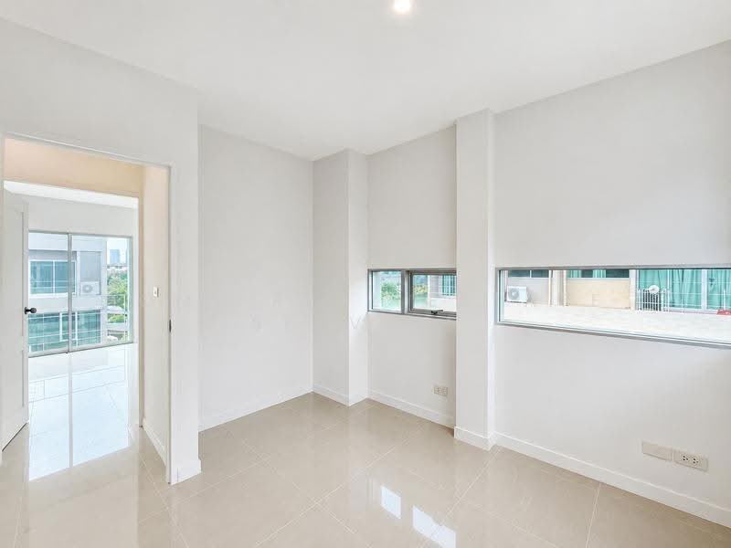 Noble Cube Pattanakarn, Bangkok, Phatthanakan Road, Suan Luang, Bangkok, 3 Bedrooms, 165 sqm, Townhouse For Sale, by HOME Real Estate Service, 500539417 - DDproperty.com