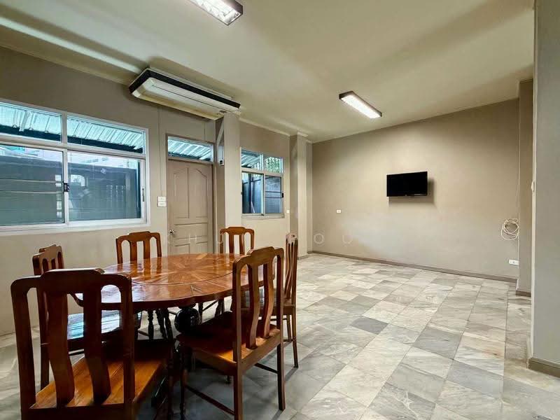 4-Story Townhome for Rent | Company Registration Allowed | 200 m. from BTS Phra Khanong (SPSSR387), Bangkok, สุขุมวิท, Phra Kanong, Khlong Toei, Bangkok, 4 Bedrooms, 260 sqm, Townhouse For Rent, by Khun Poon, 500539710 - DDproperty.com