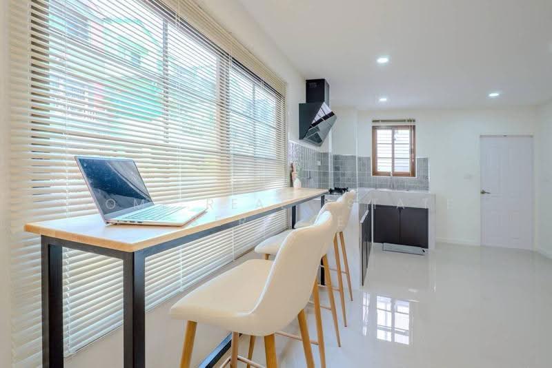 Baan Klang Muang Rama 9 Soi 43, Bangkok, Suan Luang, Bangkok, 4 Bedrooms, 200 sqm, Townhouse For Sale, by HOME Real Estate Service, 500540088 - DDproperty.com
