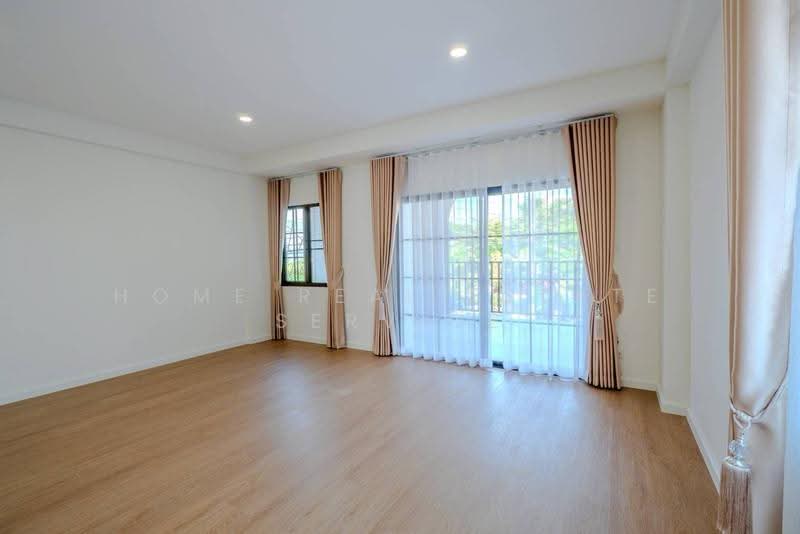 Baan Klang Muang Rama 9 Soi 43, Bangkok, Suan Luang, Bangkok, 4 Bedrooms, 200 sqm, Townhouse For Sale, by HOME Real Estate Service, 500540088 - DDproperty.com